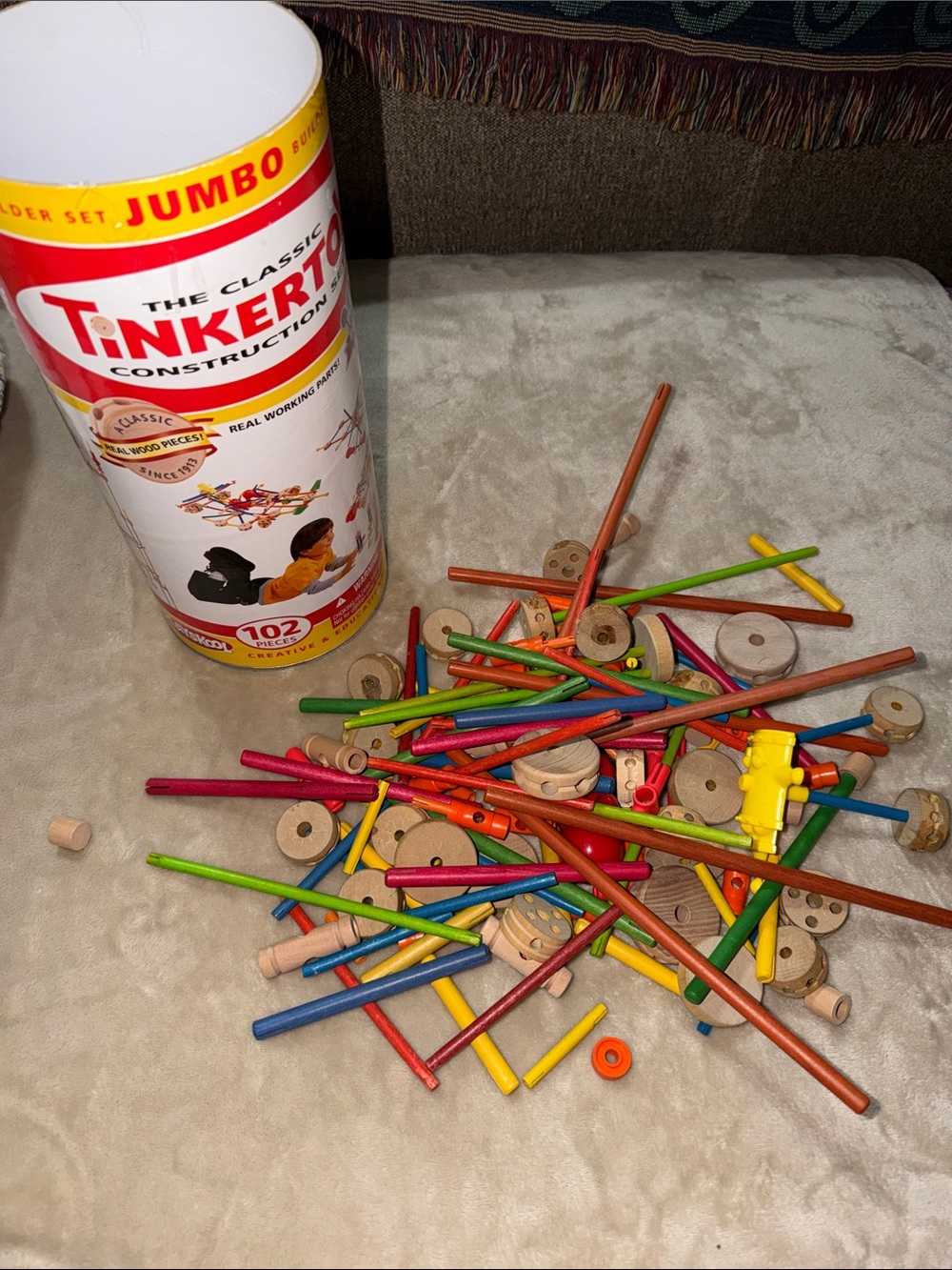 Tinkertoy construction set 102 pieces Playskool